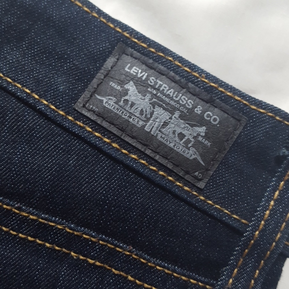* LEVIS JEANS NWOT